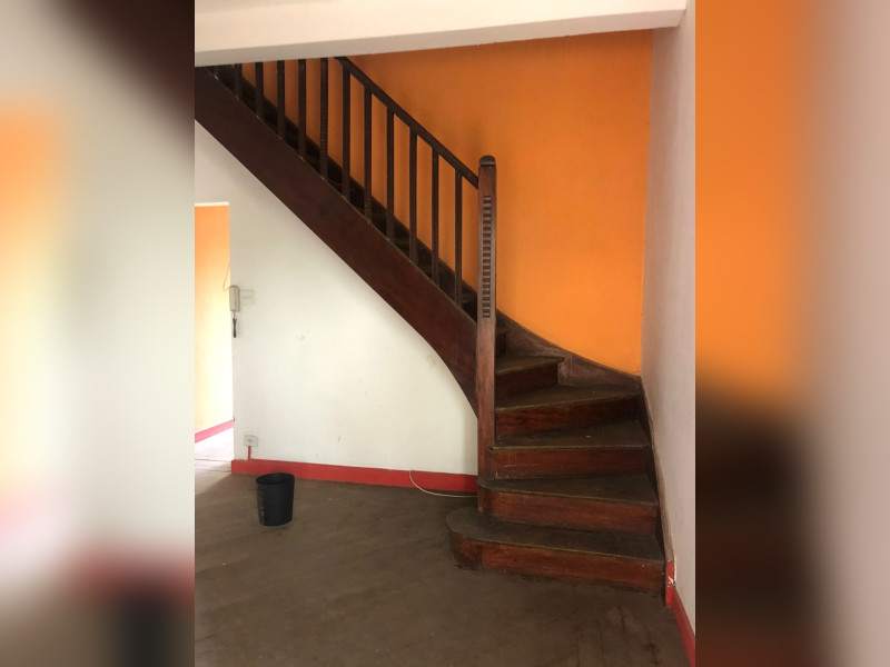 Casa para alugar Vila Mariana com 320m² e 6 quartos por R$ 10.000 - escada-de-acesso-ao-piso-superior.jpg