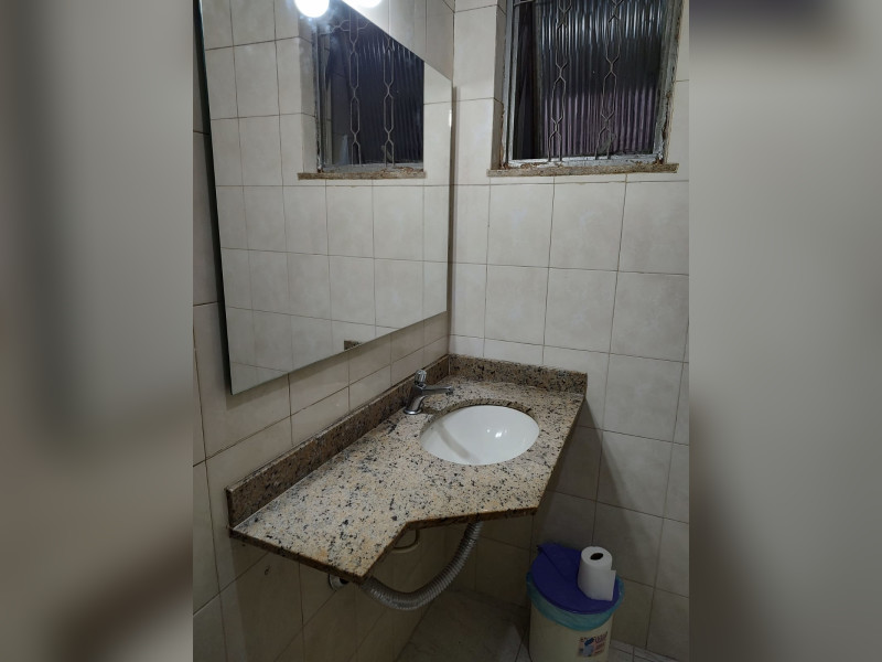 Apartamento à venda Santa Rosa com 70m² e 2 quartos por R$ 330.000 - ap-101-banheiro-social-pia-e-espelho.jpeg