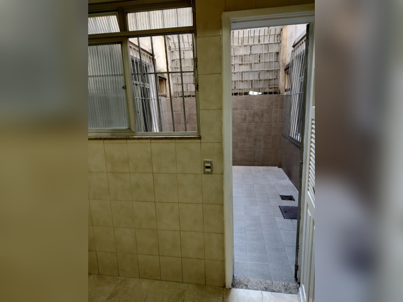 Apartamento à venda Santa Rosa com 70m² e 2 quartos por R$ 330.000 - ap-101-copa-porta-para-area-externa.jpeg