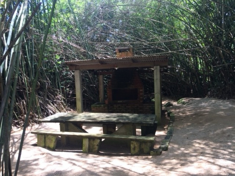 Chácara à venda Ribeirão da Ilha com 6100m² e 3 quartos por R$ 10.990.000 - 1968083809-churrasq.jpg