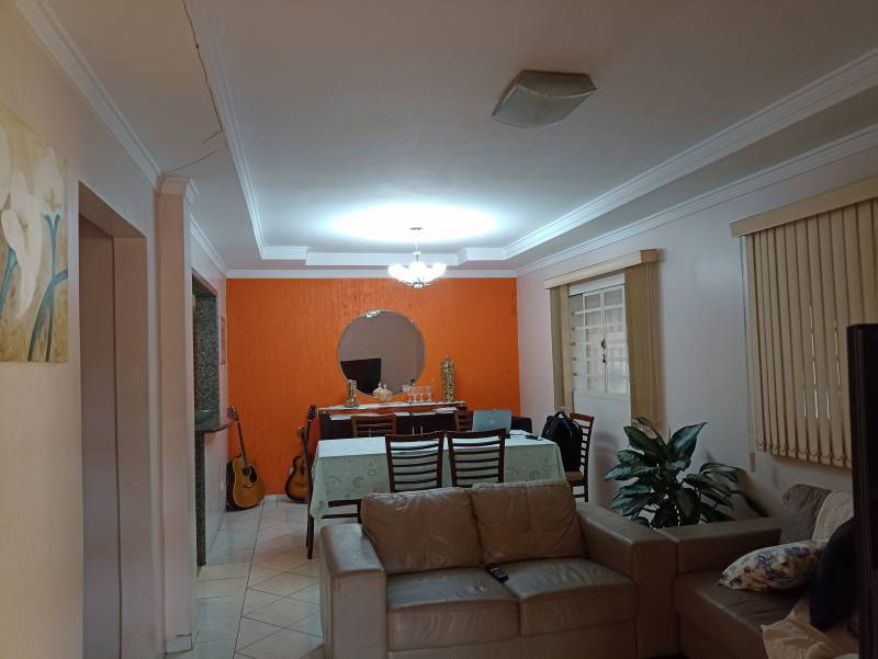 Casa à venda Setor Santos Dumont com 163m² e 3 quartos por R$ 350.000 - 1518221311-img-20220921-074231204.jpg