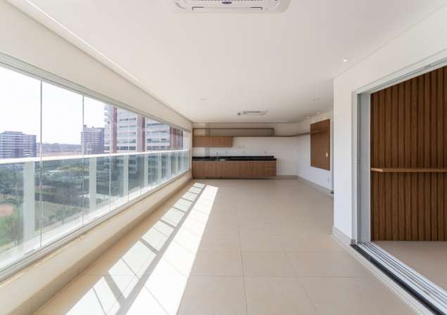 imóvel com 381m²