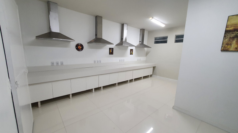 Comercial para alugar Stiep com 290m² e 1 quarto por R$ 6.500 - 2111977824-sala-entrada-direta-01.jpg