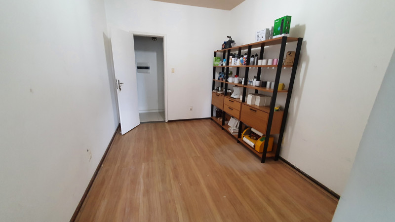 Comercial para alugar Stiep com 290m² e 1 quarto por R$ 6.500 - 234506936-sala-meio-02.jpg