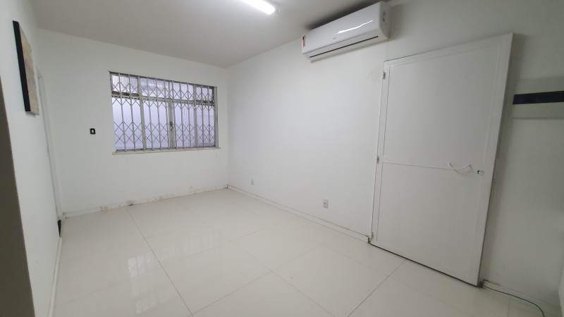 Comercial para alugar Stiep com 290m² e 1 quarto por R$ 6.500 - 246931798-sala-entrada-esquerda.jpg