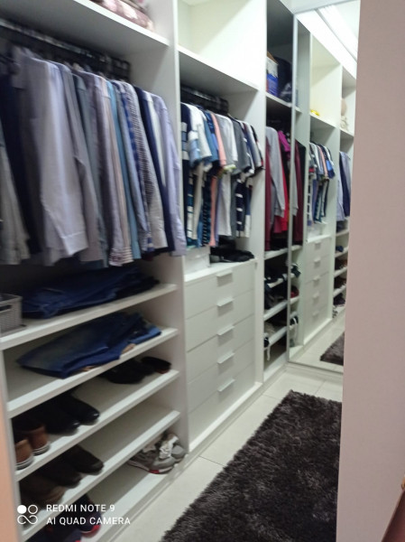 Casa à venda Jardim Del Rey com 258m² e 3 quartos por R$ 1.200.000 - 1085026584-closet.jpeg