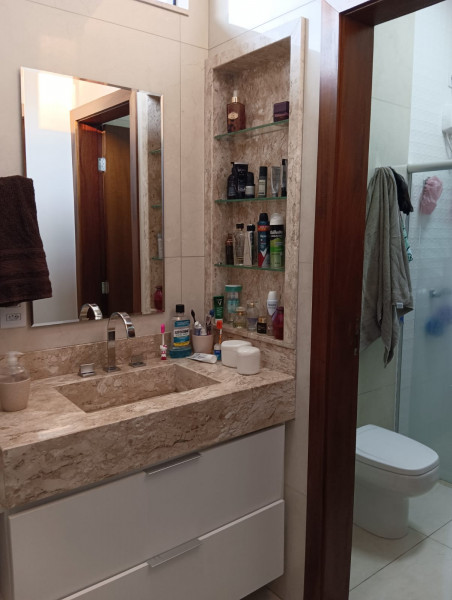 Casa à venda Jardim Del Rey com 258m² e 3 quartos por R$ 1.200.000 - 1921260952-banheiro-suite-1.jpeg