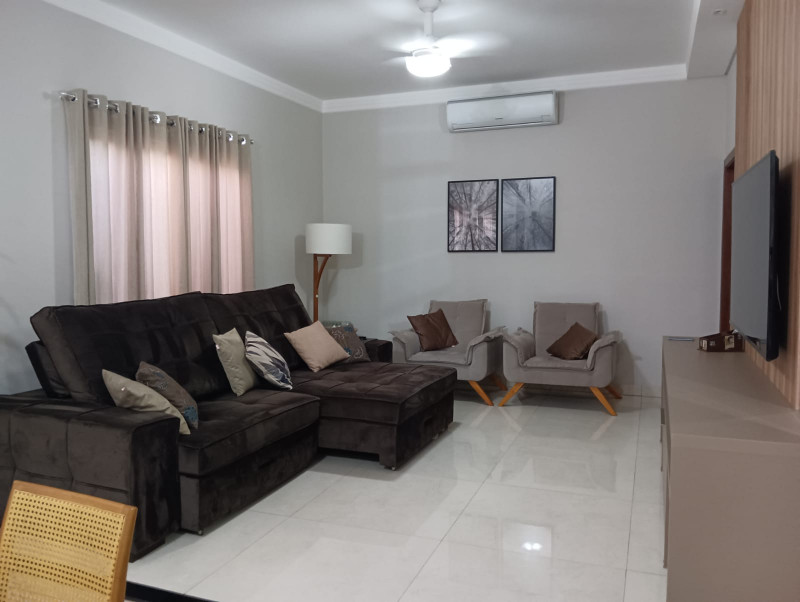 Casa à venda Jardim Del Rey com 258m² e 3 quartos por R$ 1.200.000 - 255958906-sala.jpeg