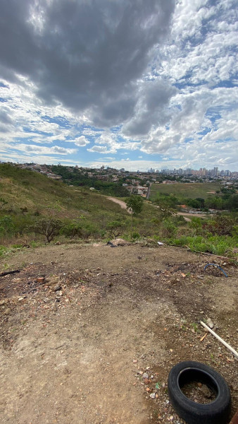 Terreno à venda Centro com 270m² e 1 quarto por R$ 150.000 - 2062915303-whatsapp-image-2022-10-25-at-10.jpeg