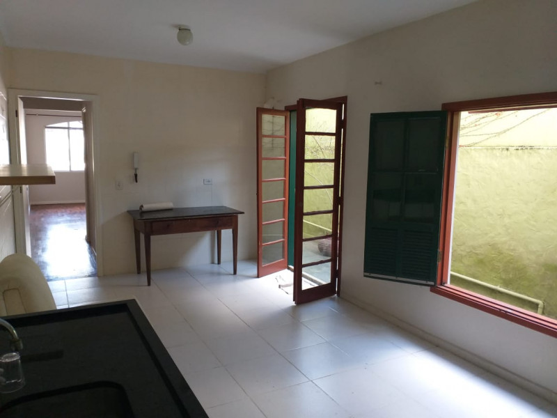 Casa à venda Vila Madalena com 182m² e 3 quartos por R$ 1.550.000 - 1873633145-cozinha-para-sala-e-corredor-externo.jpg
