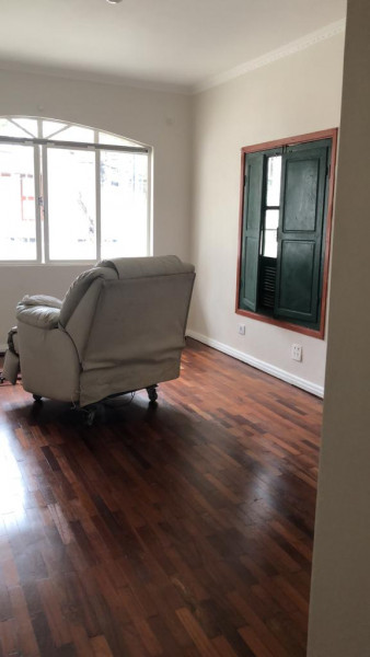 Casa à venda Vila Madalena com 182m² e 3 quartos por R$ 1.550.000 - 661522996-sala-para-a-rua-e-janela-lateral.jpg