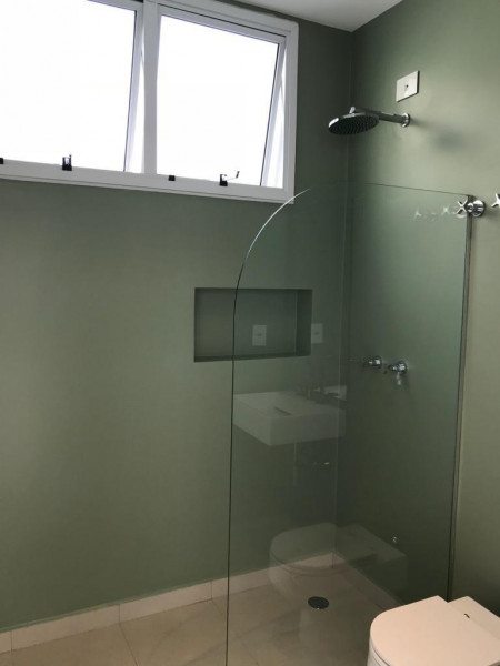 Casa de condomínio à venda Parque Terra Nova II com 406m² e 3 quartos por R$ 3.300.000 - 1111825830-foto-banheiro-piscina.jpg