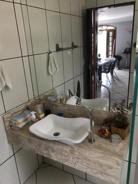 Casa de condomínio à venda Centro com 376m² e 4 quartos por R$ 692.000 - 1265415221-banheiro-lavabo-iii.jpeg
