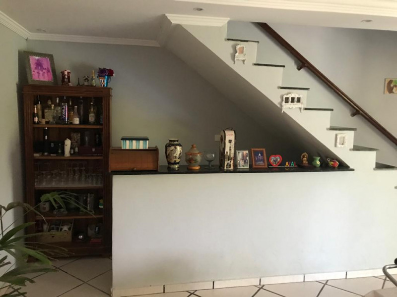 Casa de condomínio à venda Centro com 376m² e 4 quartos por R$ 692.000 - 1904282166-area-bar.jpeg