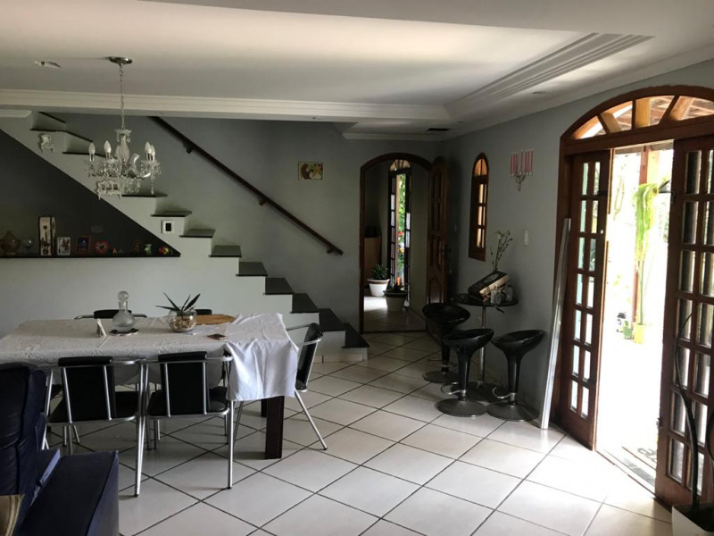 Casa de condomínio à venda Centro com 376m² e 4 quartos por R$ 692.000 - 71874119-sala-acesso-aos-dormitorios.jpeg
