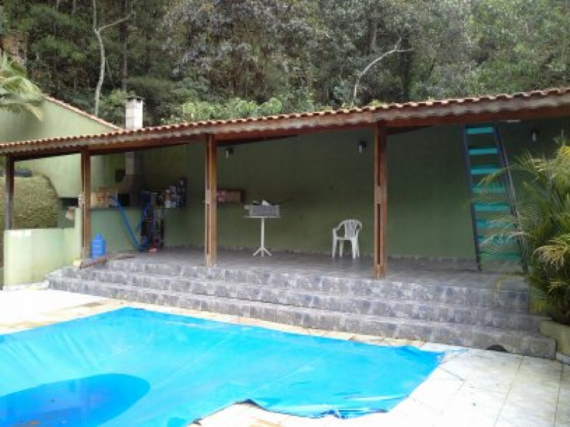 Casa de condomínio à venda Centro com 376m² e 4 quartos por R$ 692.000 - 906390927-edicola-com-pia-e-churrasqueira.jpg