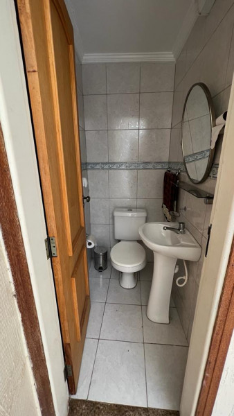 Casa à venda Vila Trujillo com 139m² e 2 quartos por R$ 360.000 - 1260192203-foto-banheiro-fora.jpg