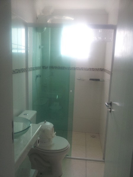 Apartamento à venda Balneario Oceanópolis com 80m² e 2 quartos por R$ 380.000 - 1203961635-banheiro.jpg