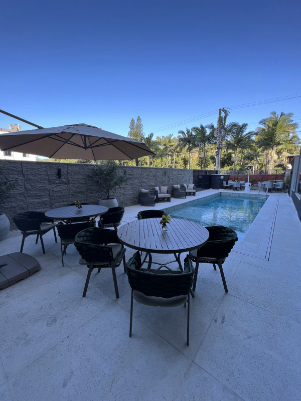 Apartamento à venda Praia Brava com 64m² e 2 quartos por R$ 740.000 - 2099126710-piscina.jpg