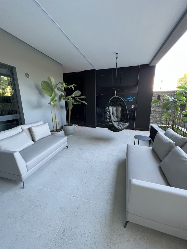 Apartamento à venda Praia Brava com 64m² e 2 quartos por R$ 740.000 - 364215048-piscina-lounge.jpg