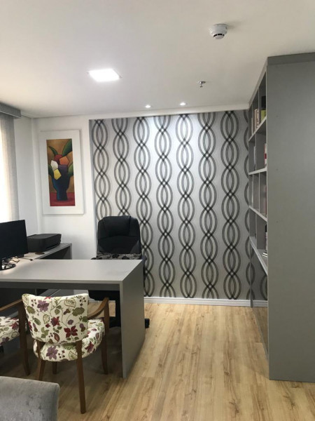 Comercial à venda Centro com 29m² e 1 quarto por R$ 295.000 - 1857482973-escrivaninha-e-estante.jpeg