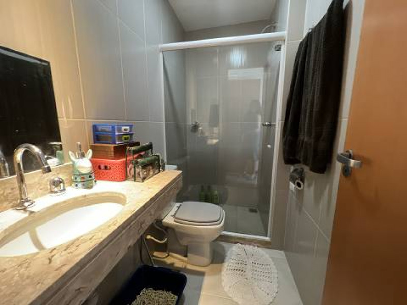 Apartamento à venda Taquara com 83m² e 2 quartos por R$ 390 - 82420623-banheirosuite01.jpg