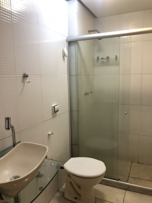 Apartamento à venda Dom Rodrigo com 62m² e 2 quartos por R$ 250.000 - 2052240256-venda-apartamento-nova-iguacu-62m-2-quartos-rua-emilia-de-jesus-banheiro.jpg