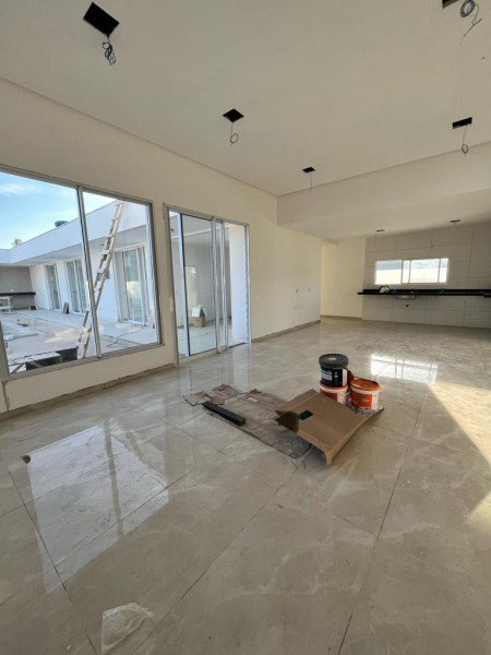 Casa de condomínio à venda Centro com 239m² e 3 quartos por R$ 1.100.000 - 1205344993-visao-sala-p-cozinha.jpeg