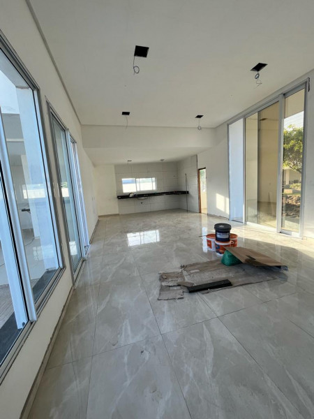 Casa de condomínio à venda Centro com 239m² e 3 quartos por R$ 1.100.000 - 124617015-sala-p-cozinha-entrada-principal.jpeg