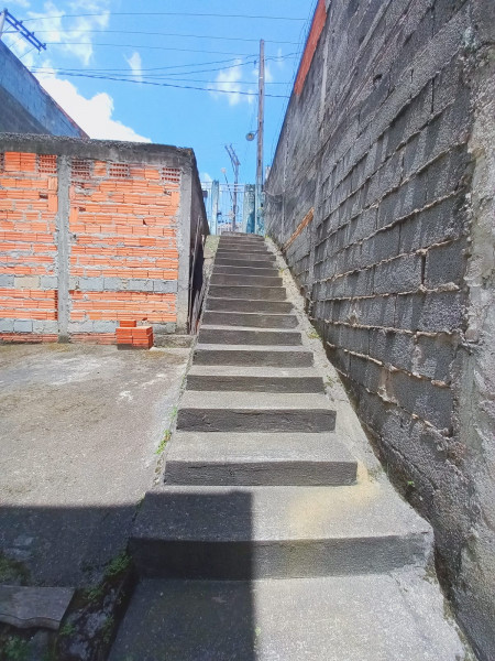 Casa à venda Vila Santa Margarida com 60m² e 2 quartos por R$ 250.000 - 1291280193-escada-externa.jpeg