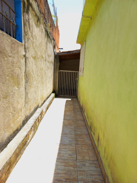 Casa à venda Vila Santa Margarida com 60m² e 2 quartos por R$ 250.000 - 2029175573-corredor-externo.jpeg
