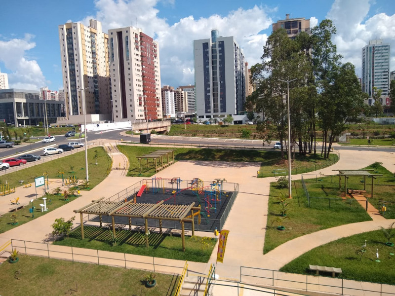 Apartamento à venda Águas Claras com 81m² e 2 quartos por R$ 695.000 - 1210415659-praca.jpeg