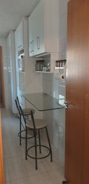 Apartamento à venda Águas Claras com 81m² e 2 quartos por R$ 695.000 - 925986312-cozinha-armario-mesa.jpeg