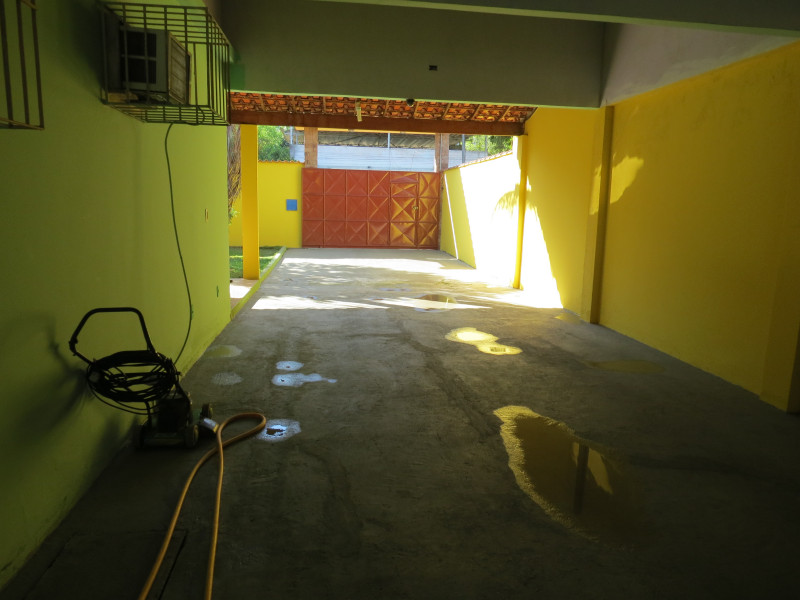 Casa à venda Sampaio (Vila Inhomirim) com 480m² e 3 quartos por R$ 260.000 - 1431609489-garagem-olhando-do-canil-copia.JPG