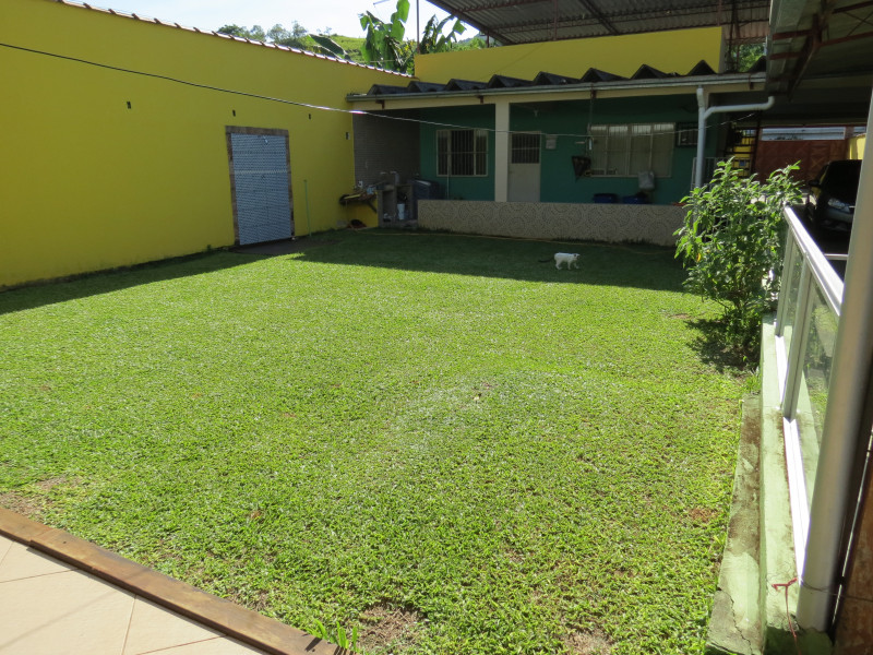 Casa à venda Sampaio (Vila Inhomirim) com 480m² e 3 quartos por R$ 260.000 - 237124466-gramado-e-chuverao-copia.JPG