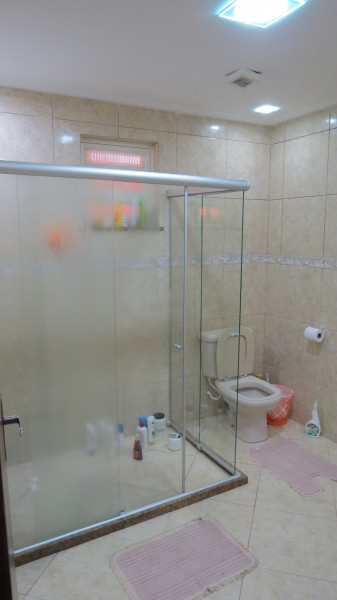 Casa à venda Sampaio (Vila Inhomirim) com 480m² e 3 quartos por R$ 260.000 - 538303110-banheiro-interno-copia.JPG