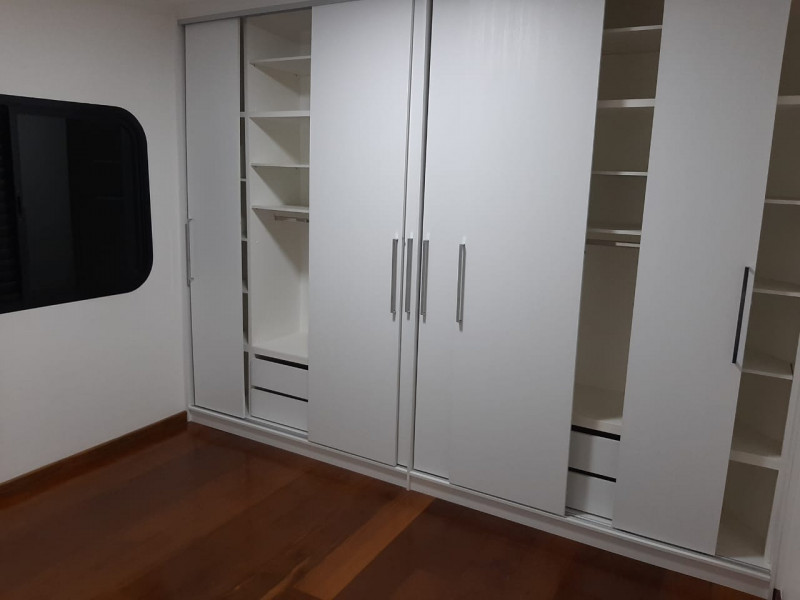 Apartamento à venda Vila Osasco com 140m² e 3 quartos por R$ 669.000 - 121533288-fotos-osasco-quarto-armario.jpeg