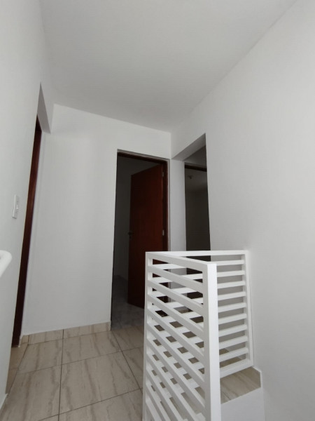 Casa à venda Aguassai com 70m² e 3 quartos por R$ 375.000 - 1184649576-corredor-superior.jpg