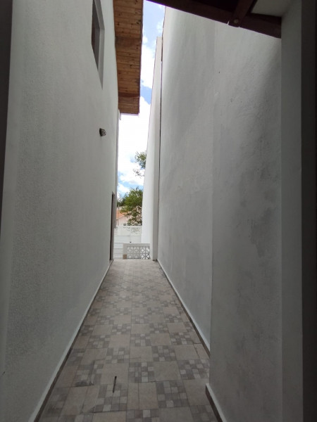 Casa à venda Aguassai com 70m² e 3 quartos por R$ 375.000 - 1470753315-lateral-da-casa-corredor.jpg