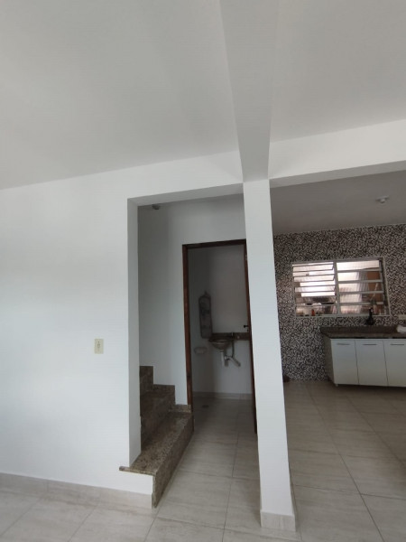 Casa à venda Aguassai com 70m² e 3 quartos por R$ 375.000 - 961704161-foto-escada-com-lavabo.jpg