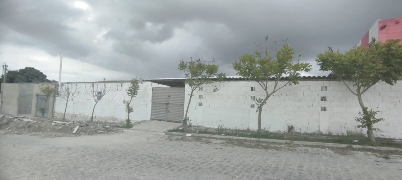 Terreno à venda Cruzeiro com 700m² e 1 quarto por R$ 400.000 - 1034332291-terreno-por-fora.jpg