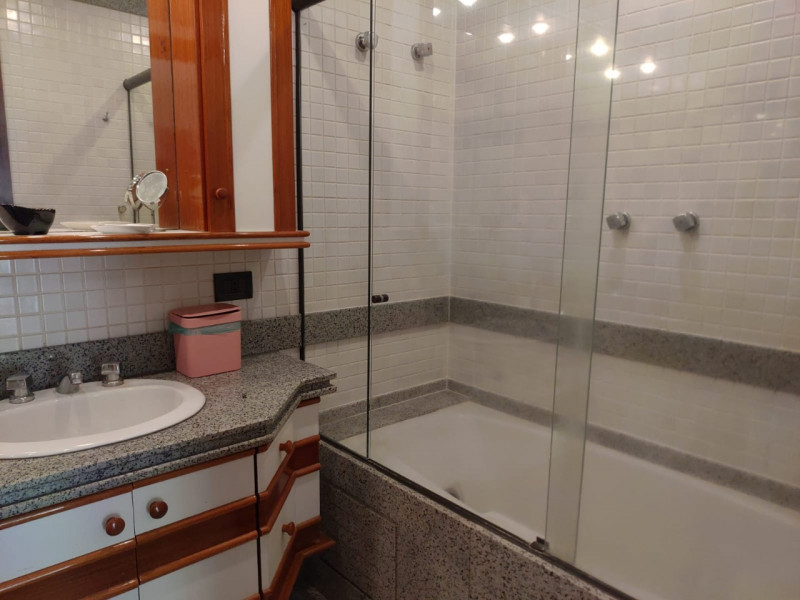 Apartamento à venda Vila Isabel com 485m² e 5 quartos por R$ 1.720.000 - 1340830040-15-banhieiro-suite-2.jpg
