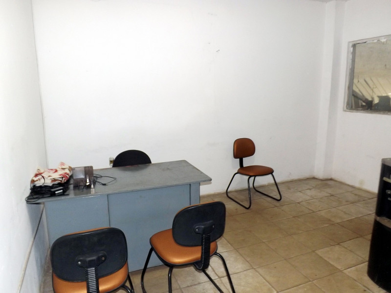 Comercial à venda Fazenda Coutos com 1000m² e 1 quarto por R$ 900.000 - 1774371856-escritoriogalpao.JPG