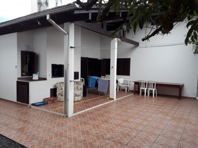 Casa à venda Floresta com 250m² e 4 quartos por R$ 830.000 - 1925956266-d.jpg