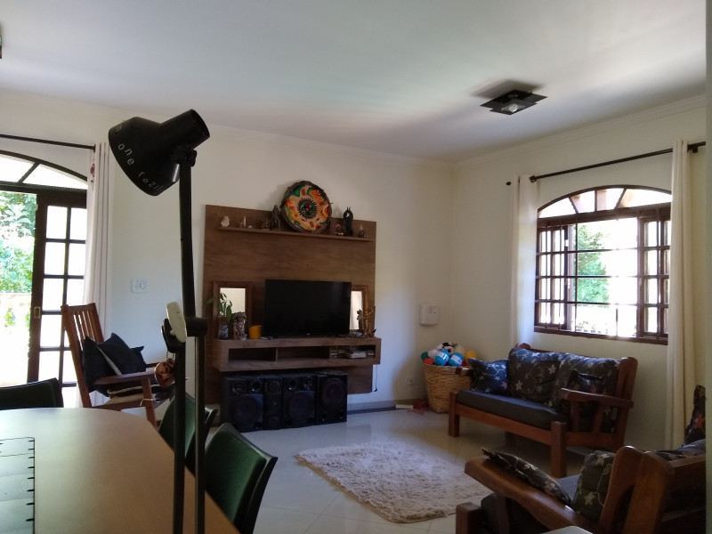 Chácara à venda Caceia  com 320m² e 4 quartos por R$ 850.000 - sala-superior-1.jpg