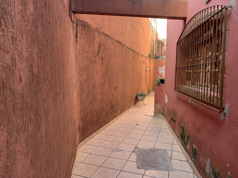 Casa à venda Cidade Líder com 299m² e 6 quartos por R$ 560.000 - 477075392-corredor-5.JPEG