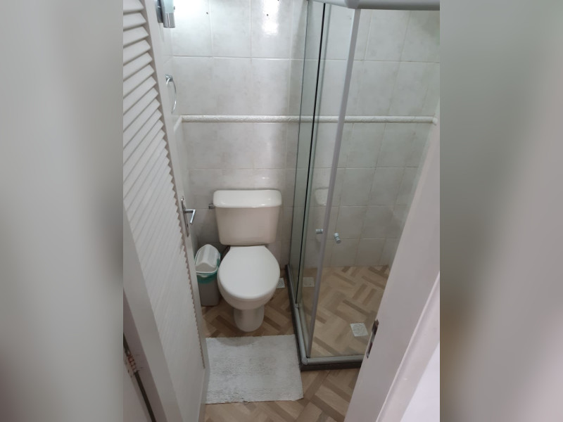 Apartamento à venda Costa Azul com 69m² e 2 quartos por R$ 255.000 - banheiro-1.jpg