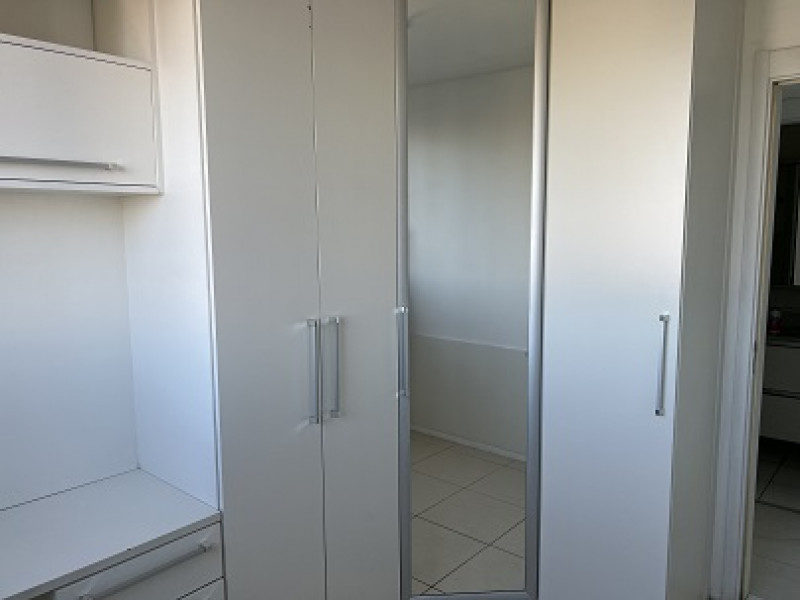 Apartamento à venda São Cristóvão com 55m² e 2 quartos por R$ 339.000 - 1006811997-08-quarto-porta-armario-espelhada.jpg