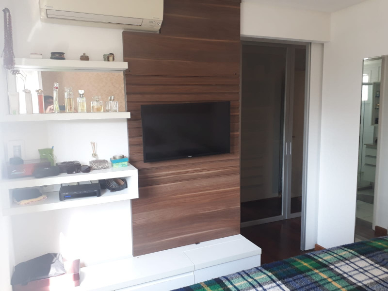 Apartamento à venda Vila Firmiano Pinto com 127m² e 3 quartos por R$ 1.500.000 - 2084758581-suitemasterpaineltvcloset.jpeg