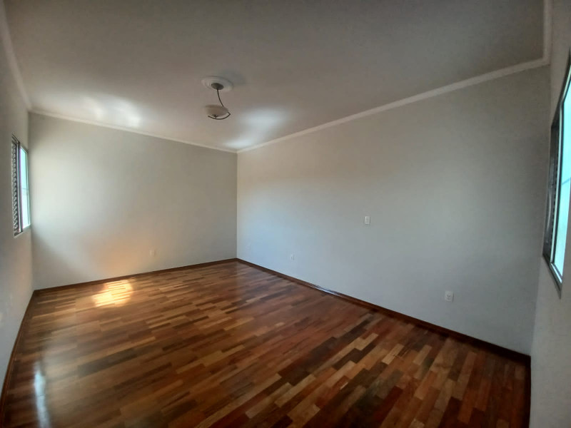 Casa à venda Jardim Hikare com 341m² e 4 quartos por R$ 900.000 - 1055773435-img-20220117-wa0027.jpg